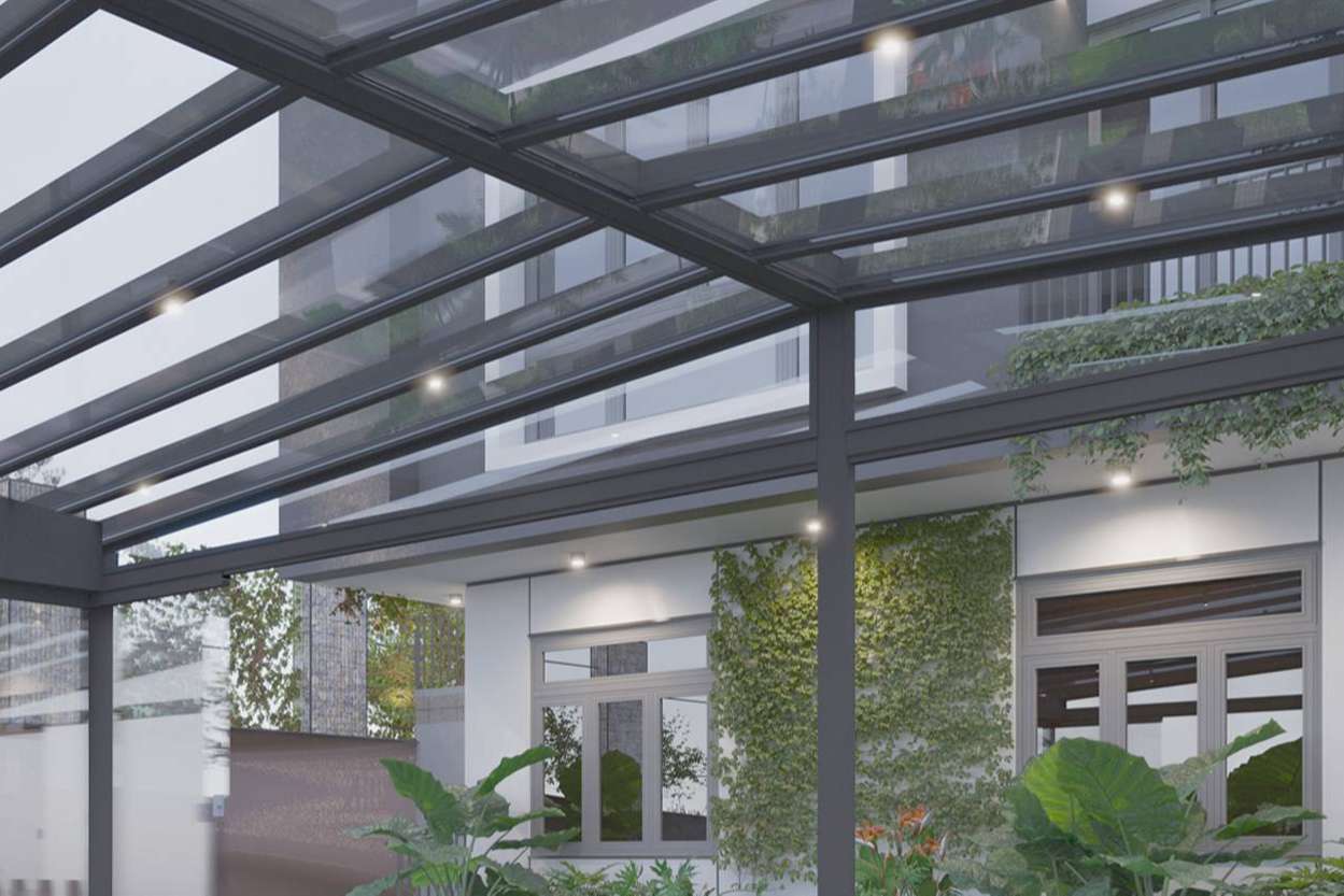 Gracias a la nueva estructura pórtico el techo de cristal y de vidrio fotovoltaico no necesita estar anclado en pared