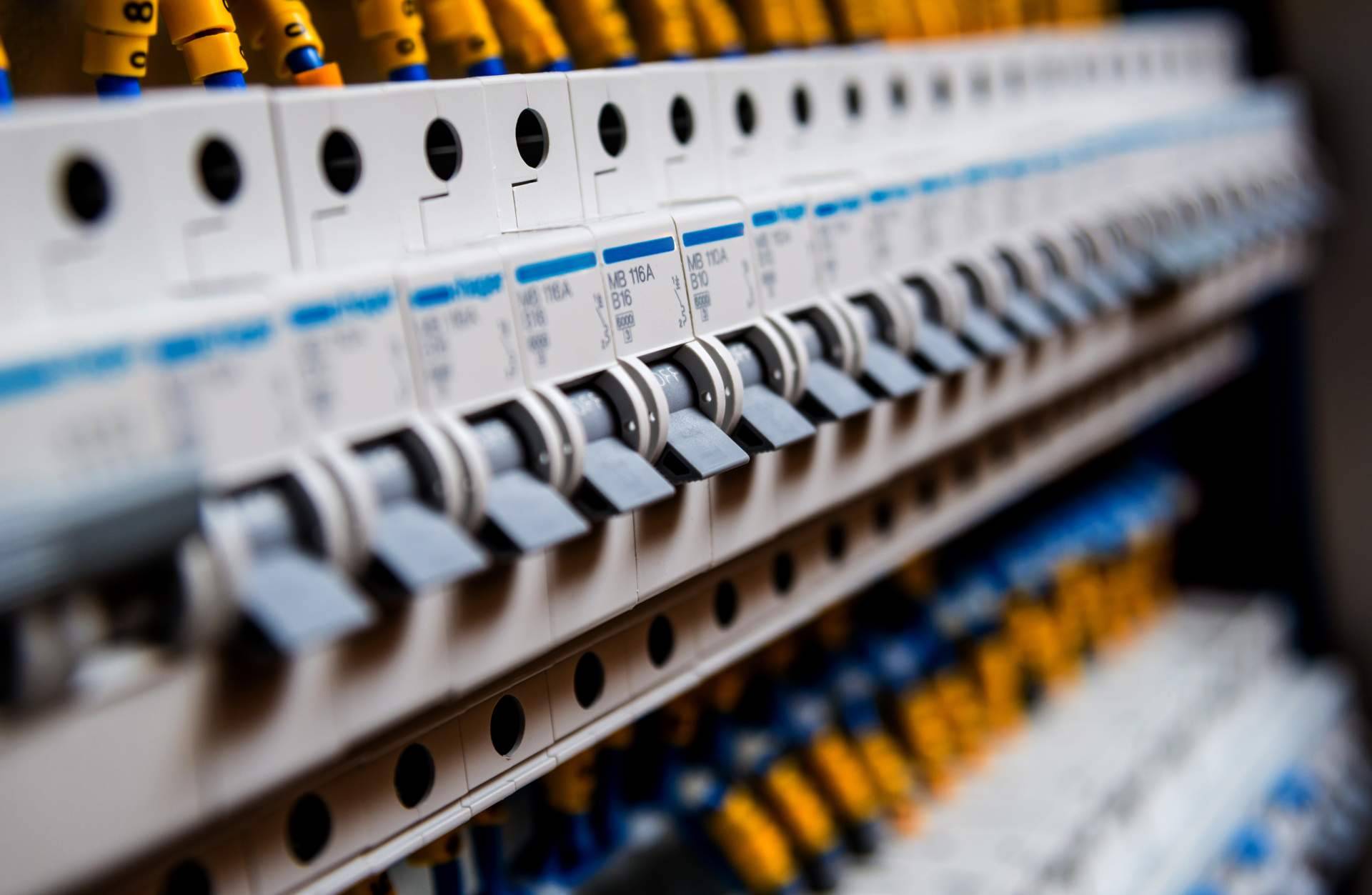 Comprar diferencial, disyuntor e interruptor en Swimhome
