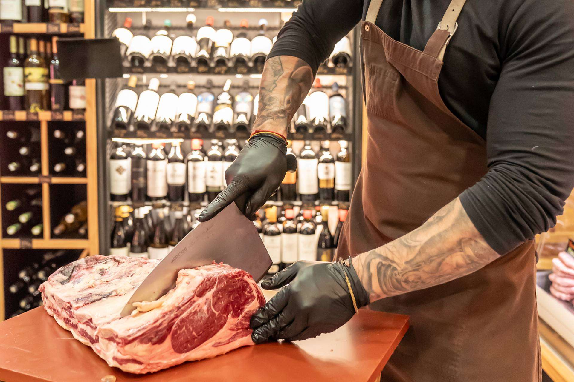 The Butcher Guadalmina, la carnicería gourmet que revoluciona Marbella con carnes, vinos y quesos de primera calidad
