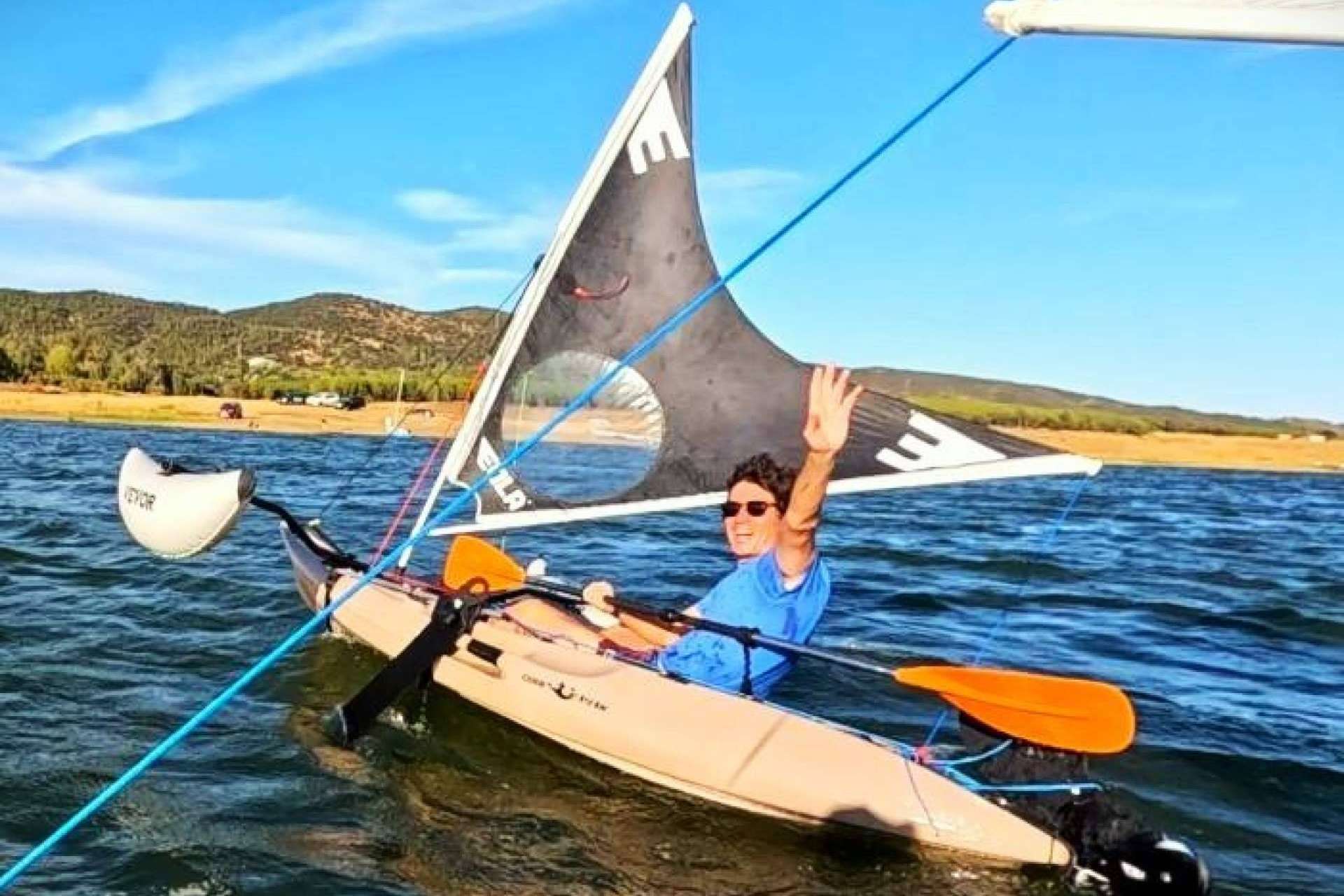 Accesorios universales vela EOLA para transformar paddles y kayaks en artefactos flotantes