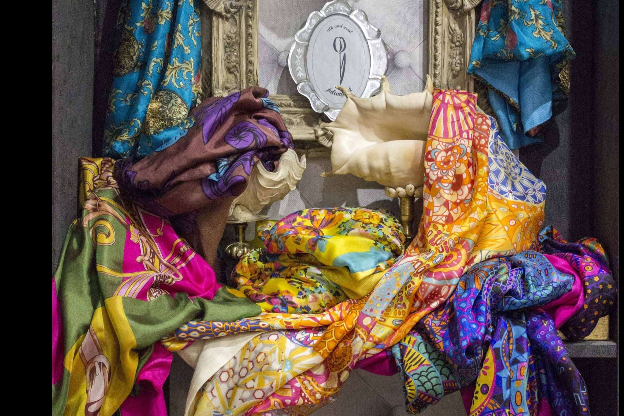 Julunggul, tienda online de fulares de seda, kimonos a medida y pañuelos de mujer en Zaragoza