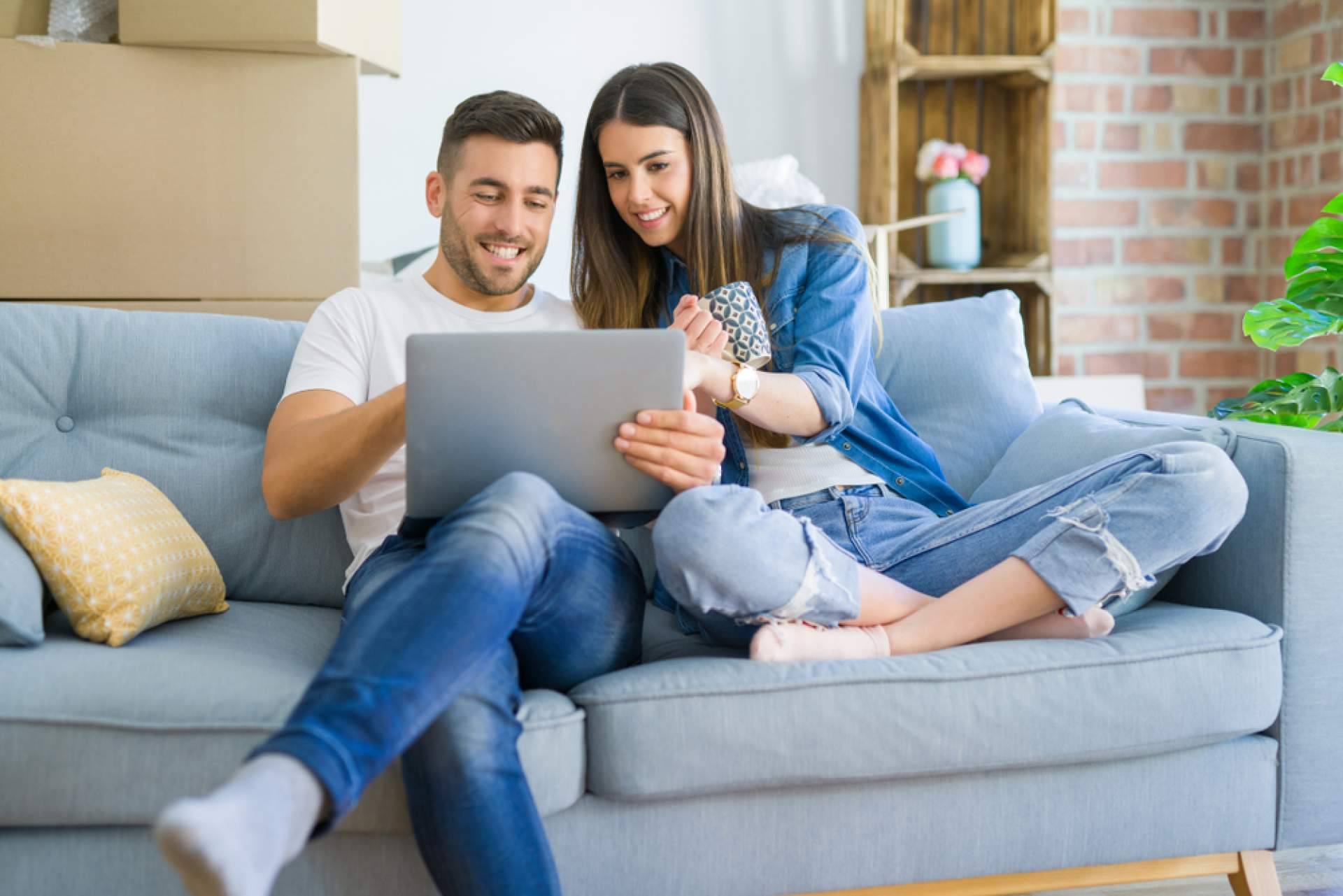 La Tienda HOME ofrece descuentos Black Friday en sofás para renovar el hogar con estilo
