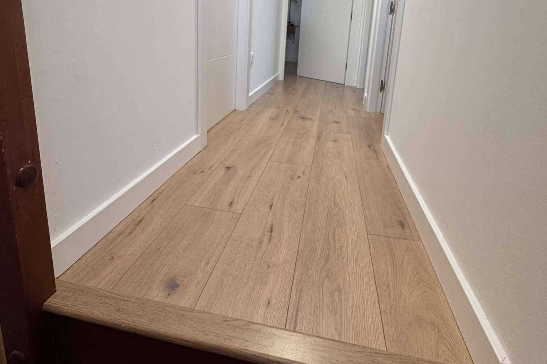 ApliService se especializa en la instalación de suelos laminados vinílicos SPC en la provincia de Tarragona