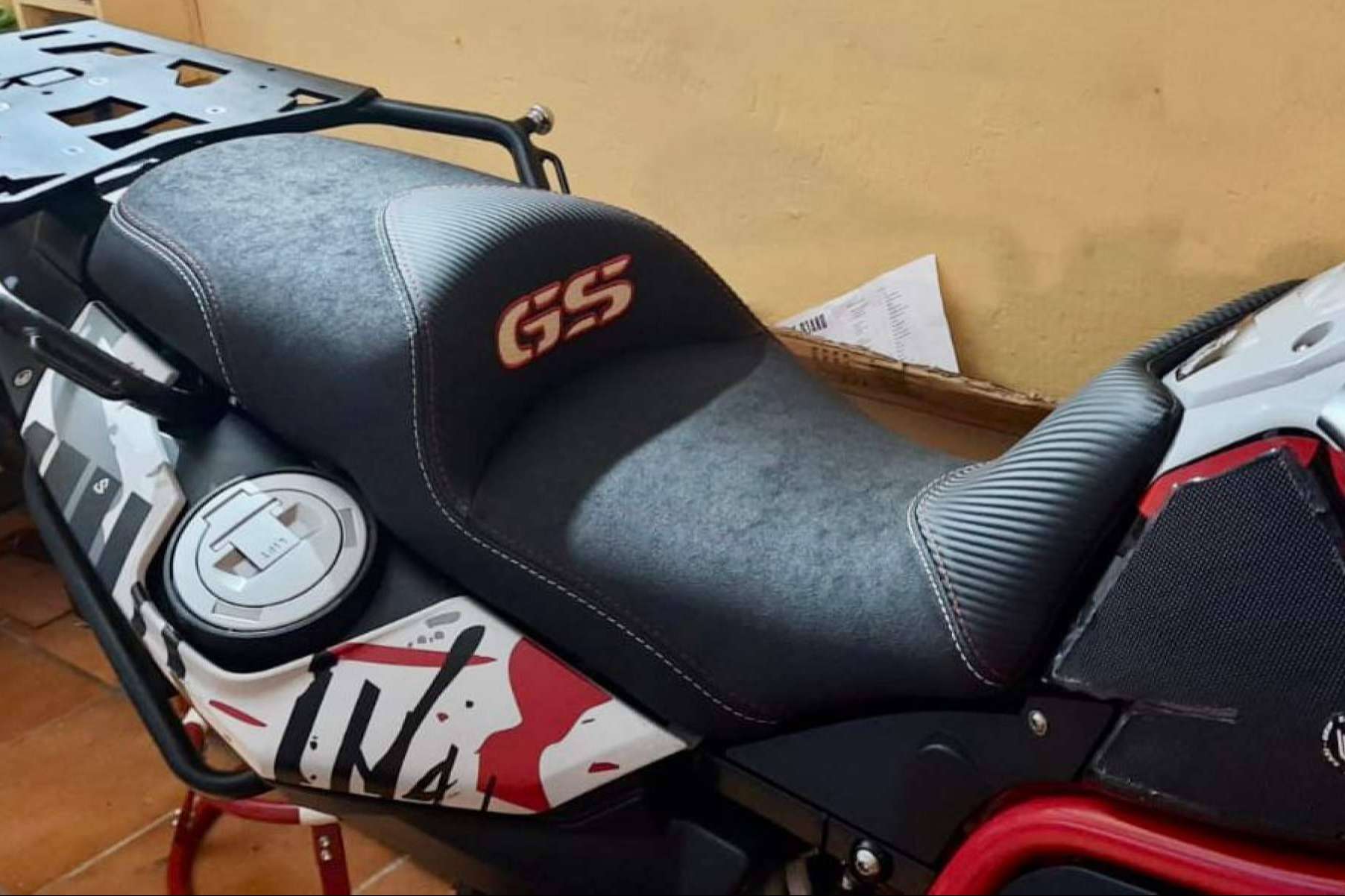 JM-Fundas ofrece fundas a medida para proteger el asiento de moto con calidad y durabilidad