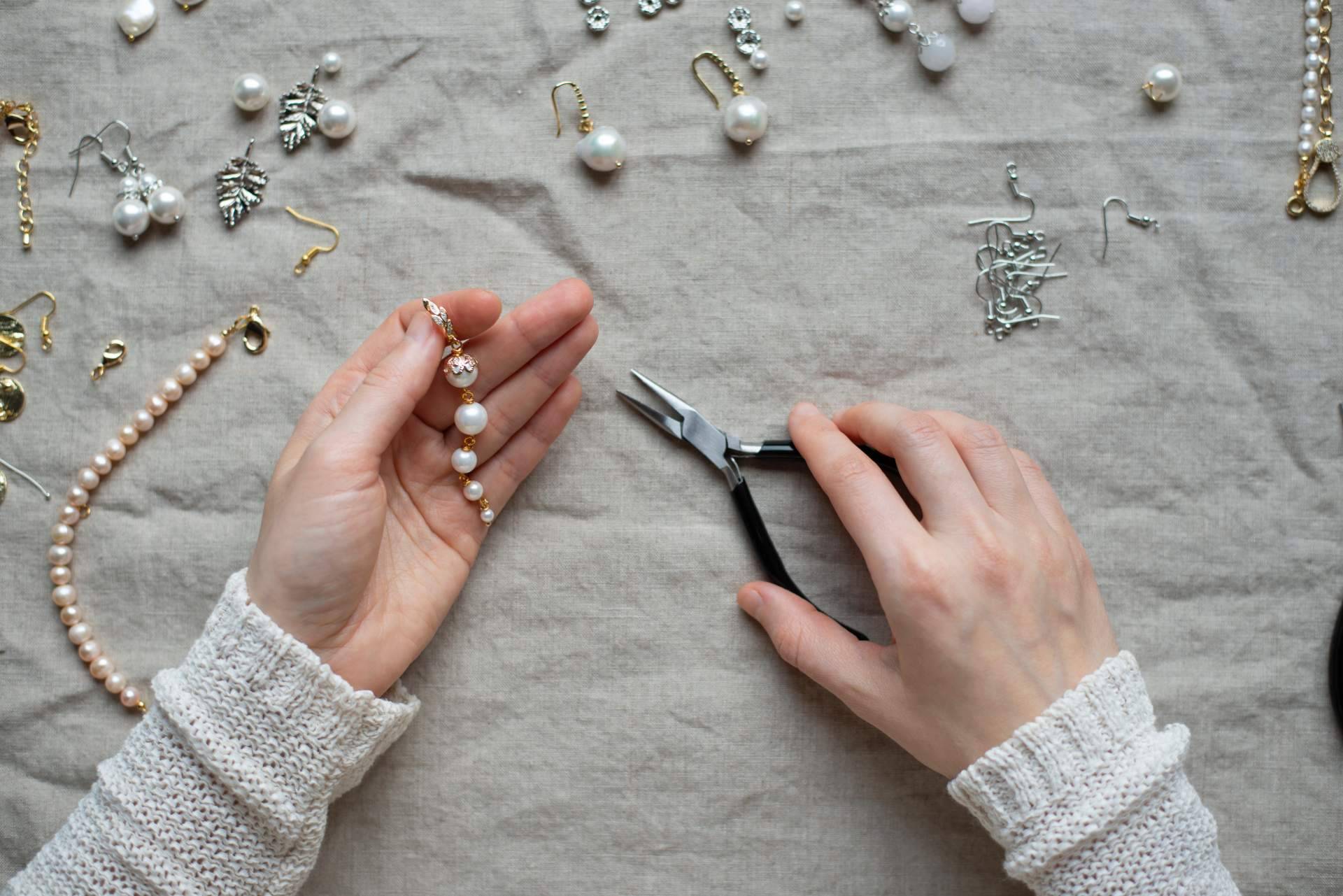 DAMANTI, el punto de encuentro para aprender joyería y restaurar piezas en Madrid
