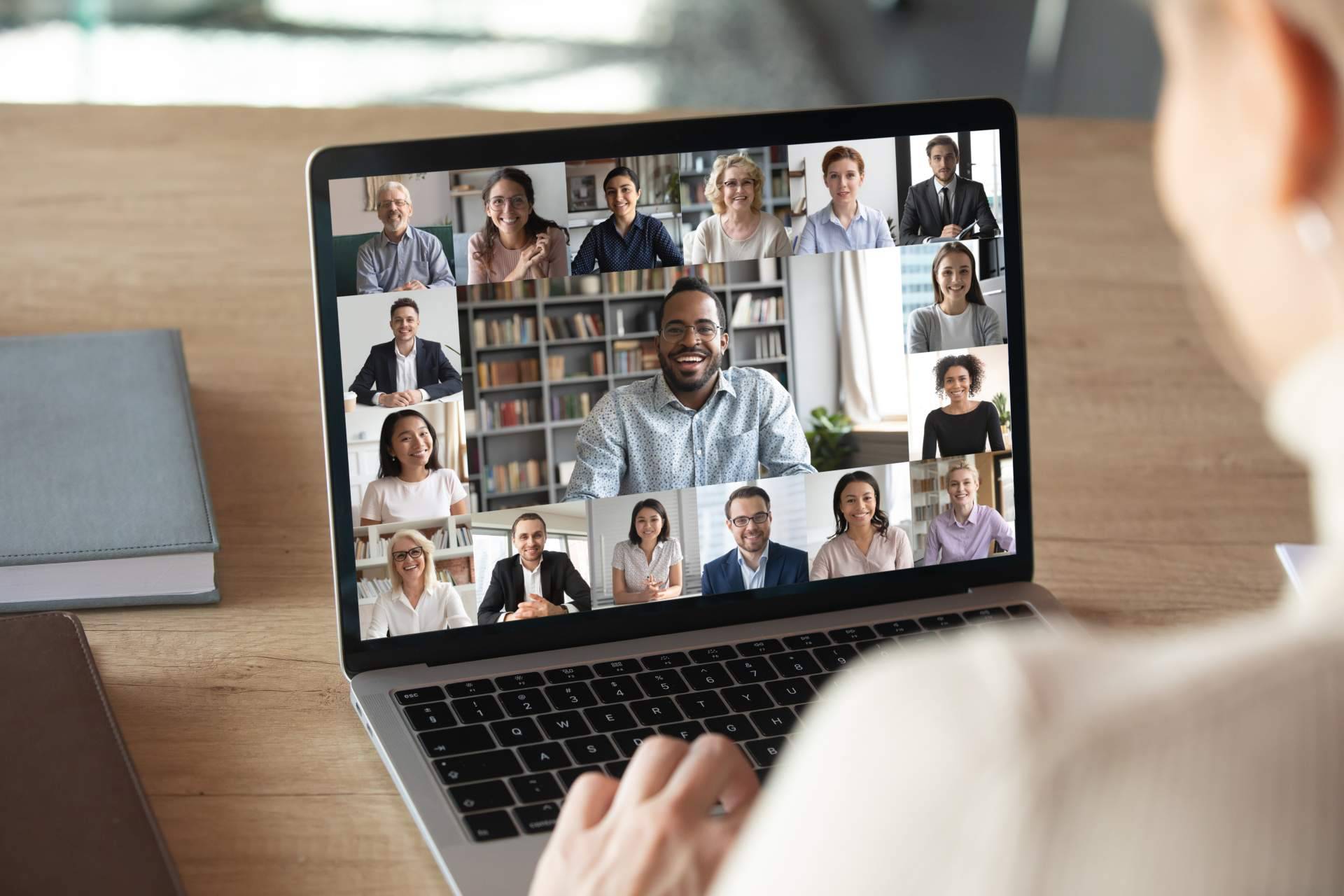 Educación empresarial avanzada con los programas de posgrado online de ENEB