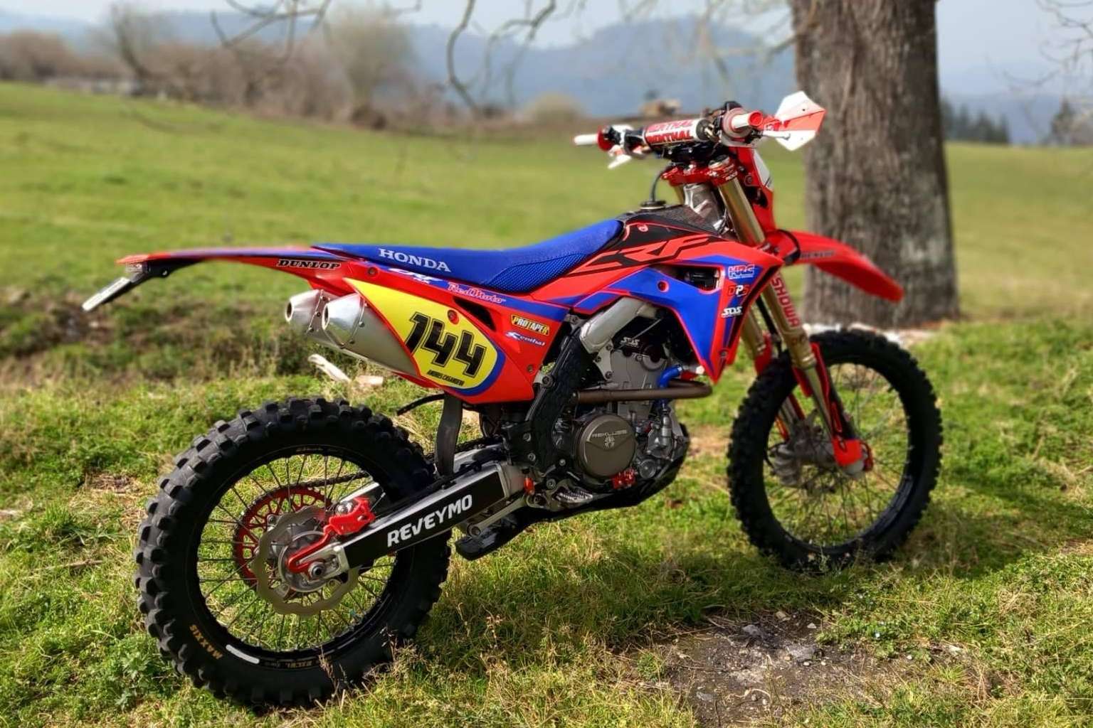 Nuevos diseños y materiales para motos off-road en ADHESIVOSEMBARRADOS