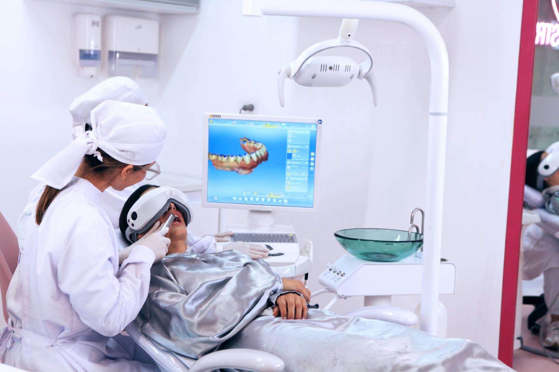 Odontología de Marlon Becerra le cambia la vida a las personas con su tratamiento top de carillas dentales