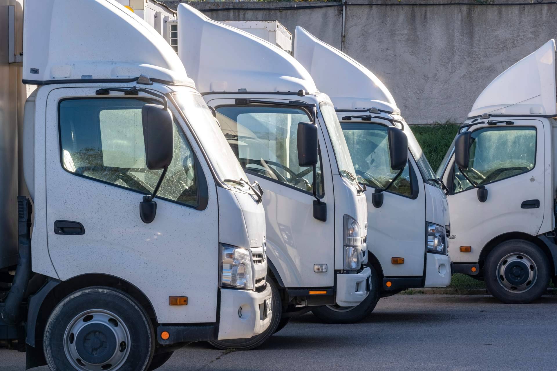 Vehículos de alquiler para obra pública o civil, infraestructura o servicios auxiliares