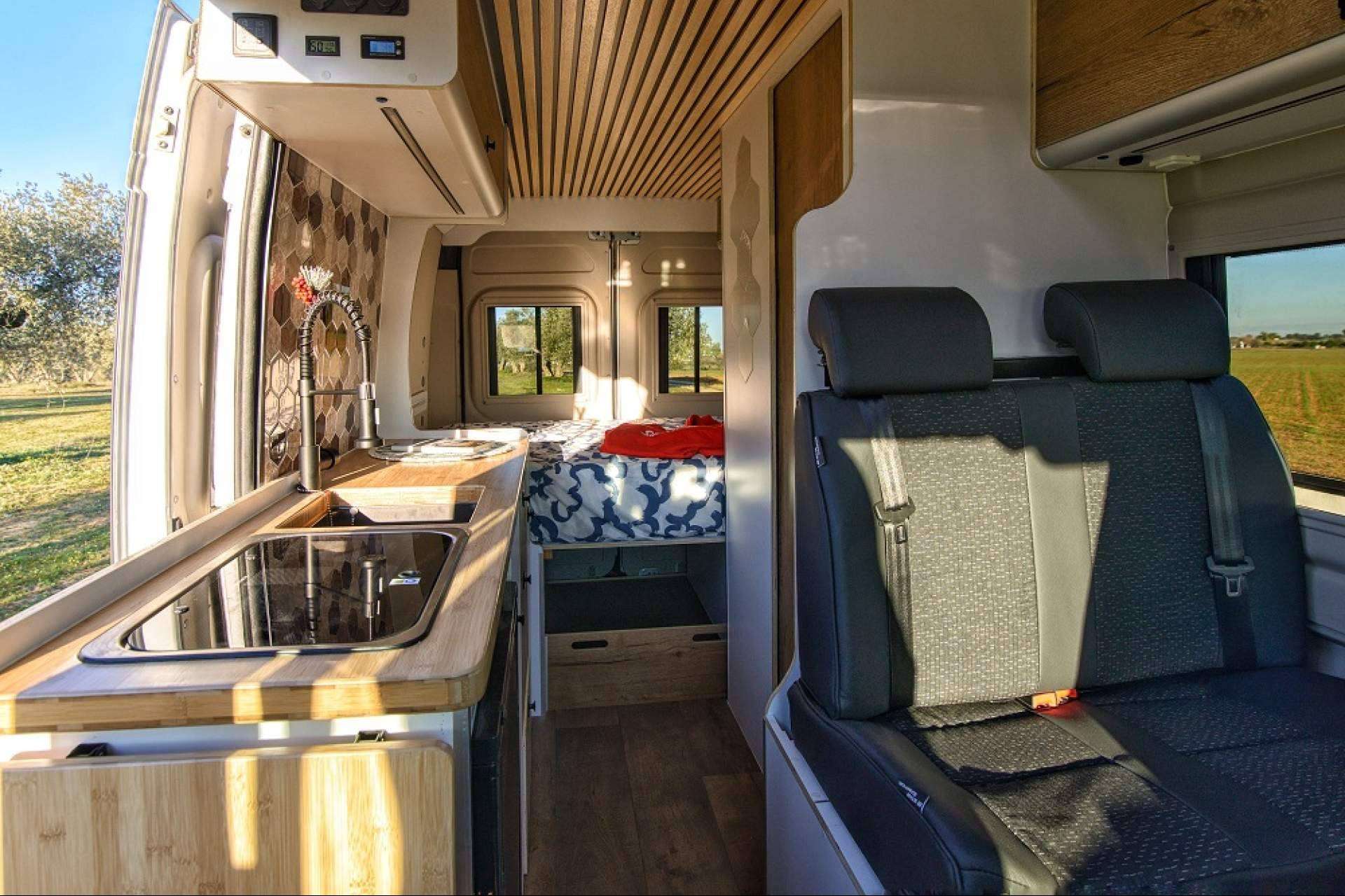 Fabricamper, especialistas en la camperización de furgonetas en Madrid con un servicio personalizado y profesional