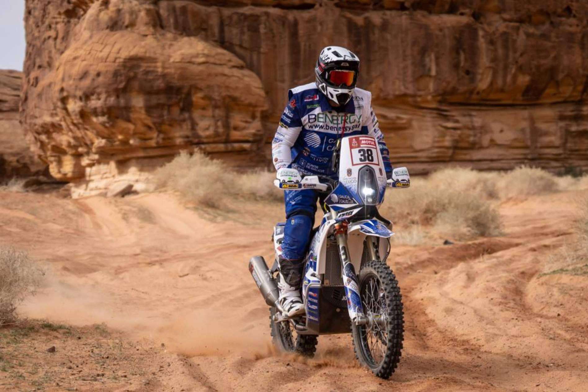 Equipación de motocross y enduro con diseños personalizados en ADHESIVOSEMBARRADOS