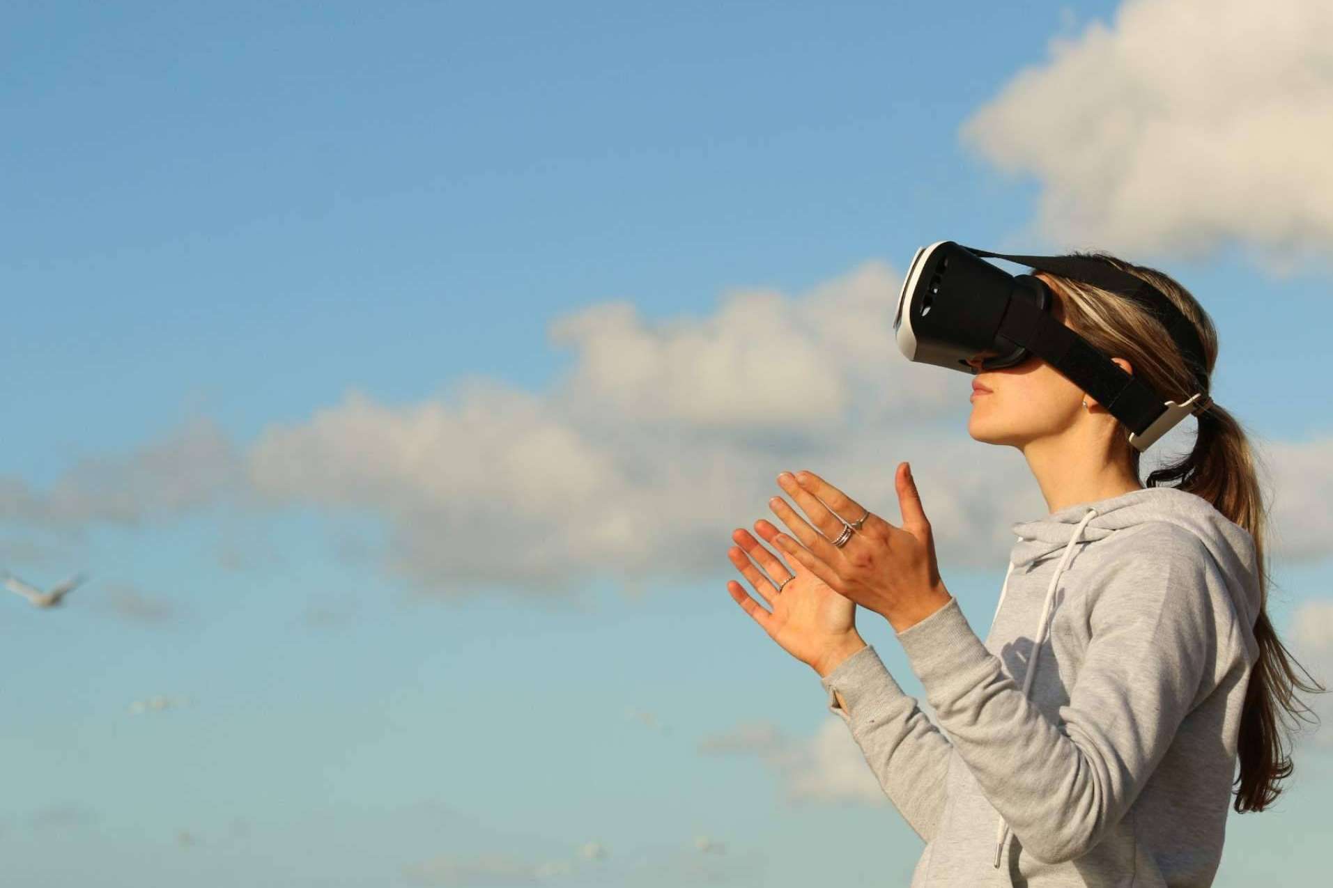 Innovación y tratamiento de adicciones con realidad virtual y neuroestimulación