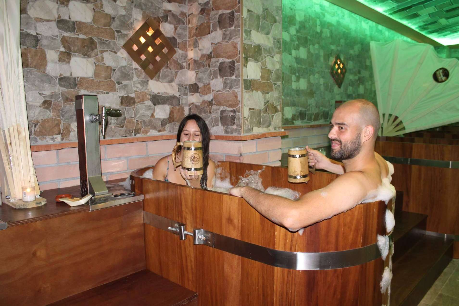 Beer Spa lanza una experiencia exclusiva para parejas con cerveza incluida
