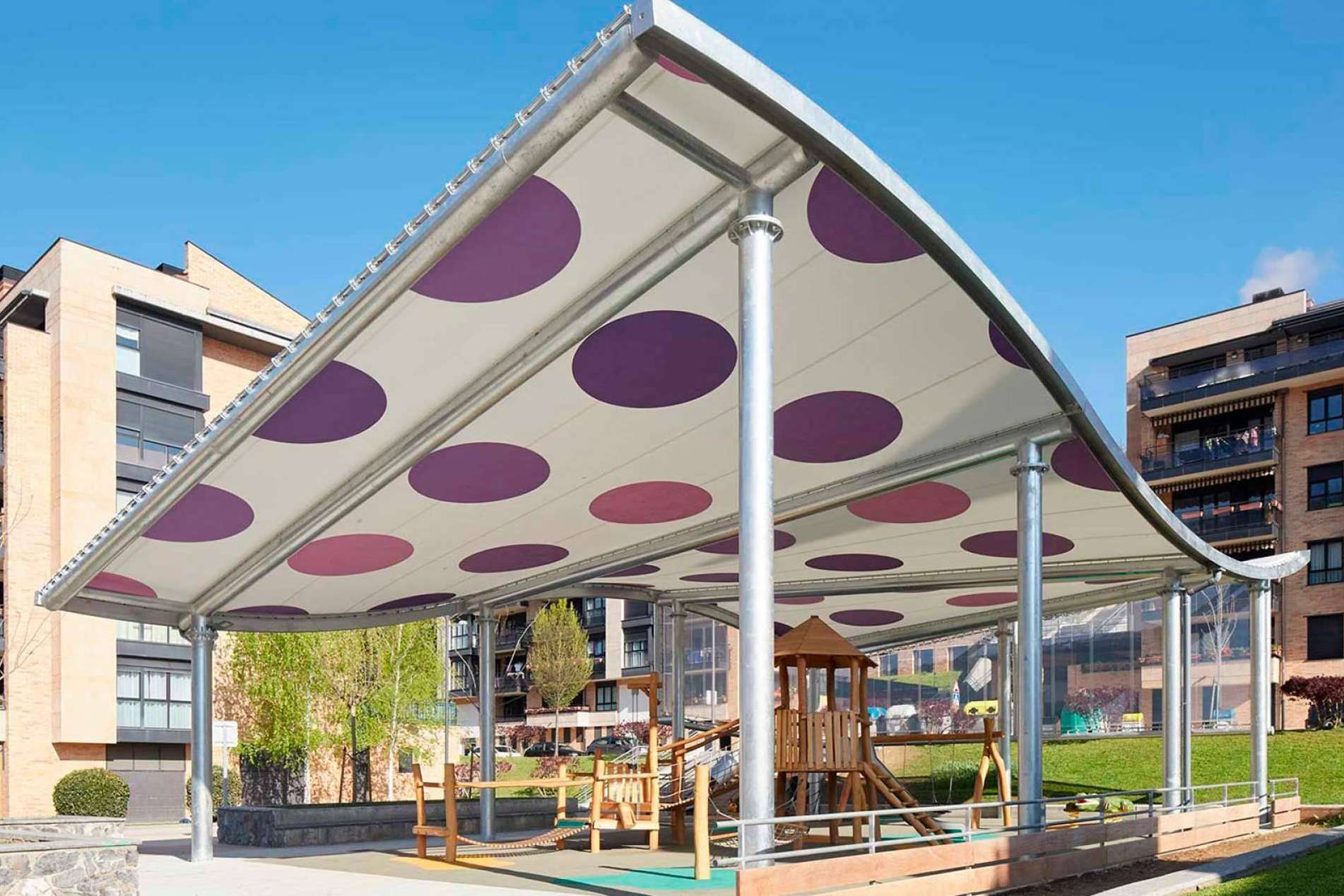 Instalaciones Metálicas RPM impulsa la seguridad con estructuras metálicas en parques y plazas