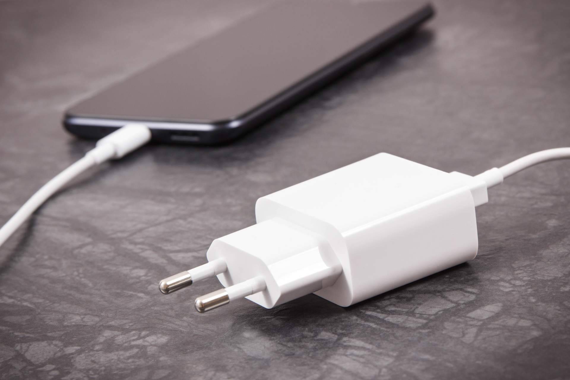 SCHOOL REPAIR PHONES lanza curso de reparación de móviles para formar técnicos profesionales en pocos meses