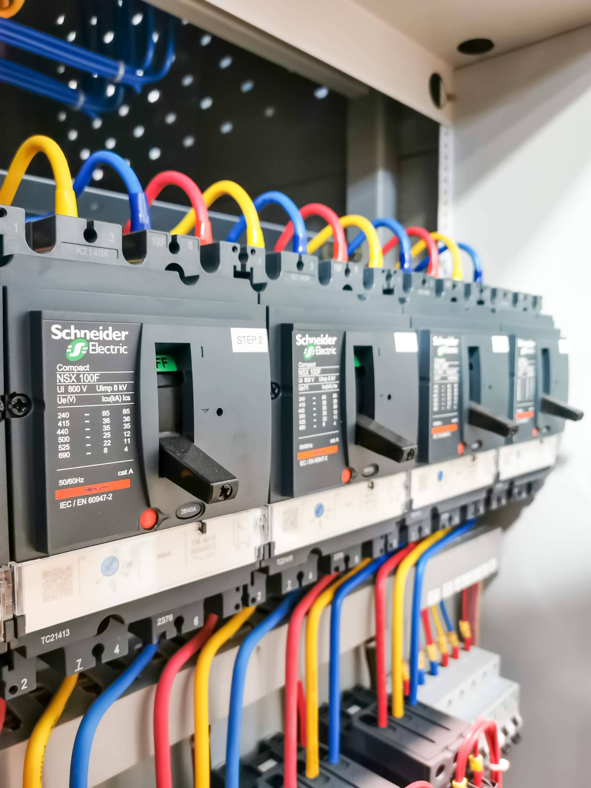 Material eléctrico Schneider Electric en stock y con disponibilidad inmediata en la tienda online de Cadenza Electric