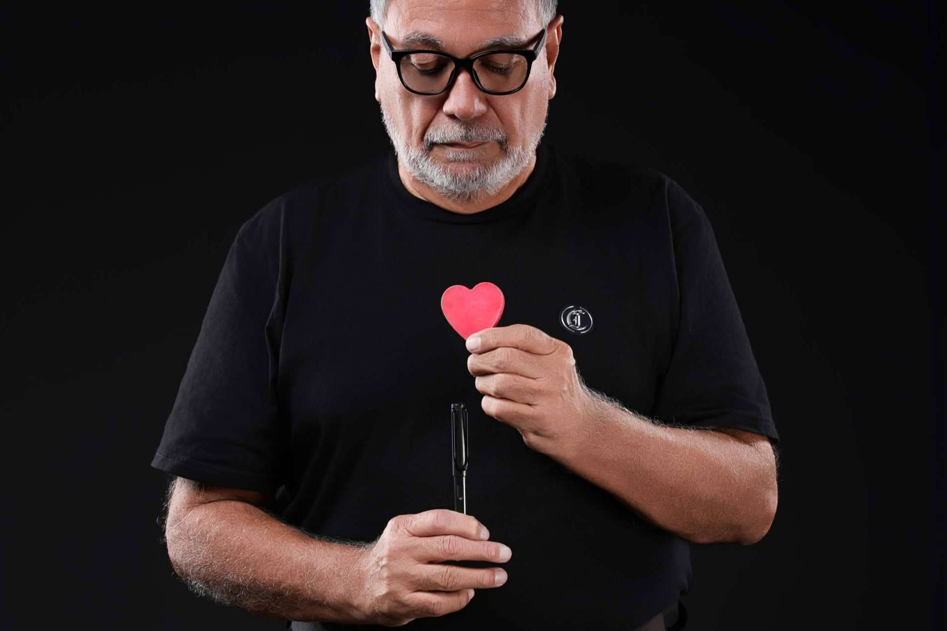 'Abrazando la finitud', Germán A. DeLaRosa reflexiona sobre el duelo, la pérdida y la impermanencia