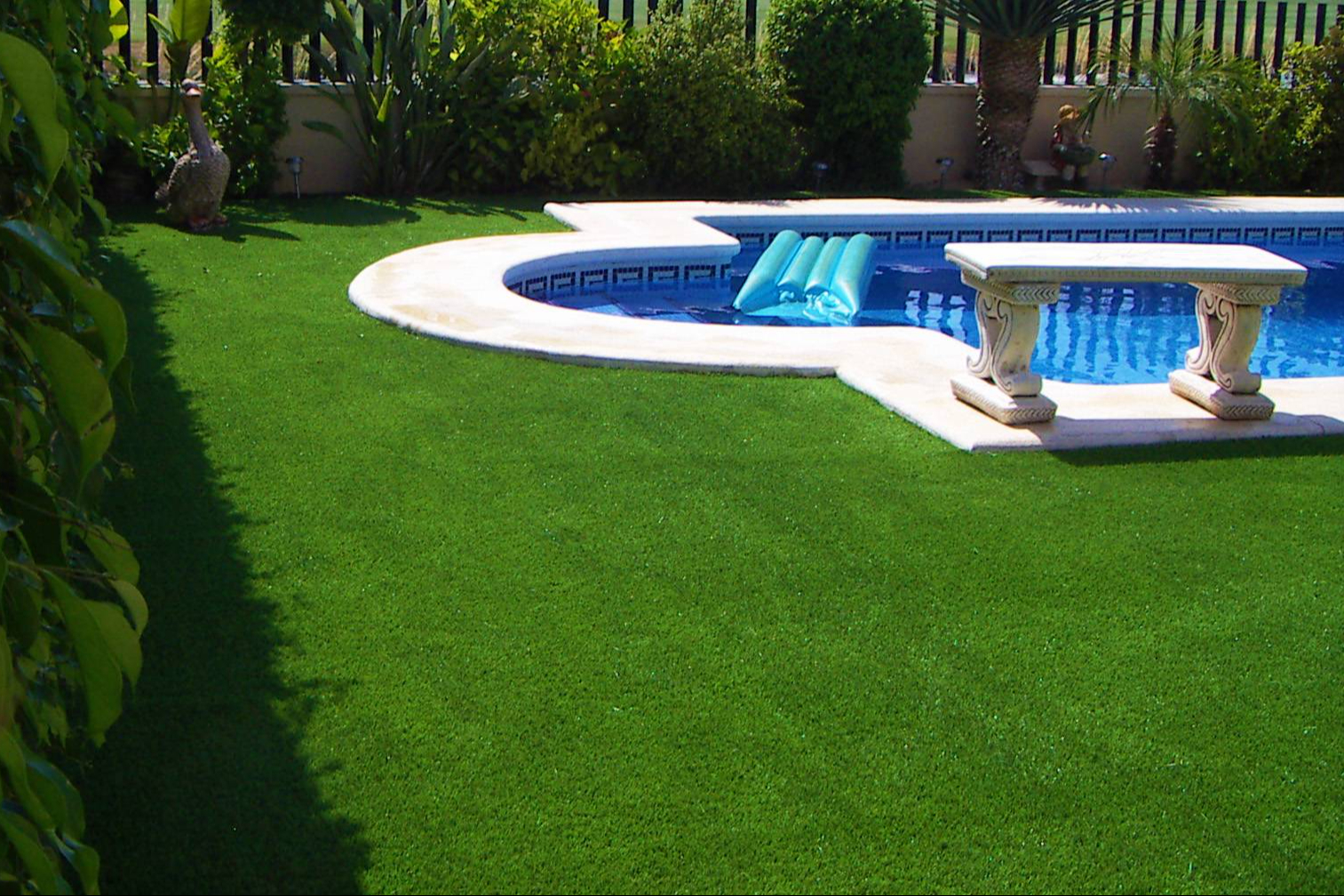 Albergrass revoluciona los espacios exteriores con césped artificial de alta tecnología