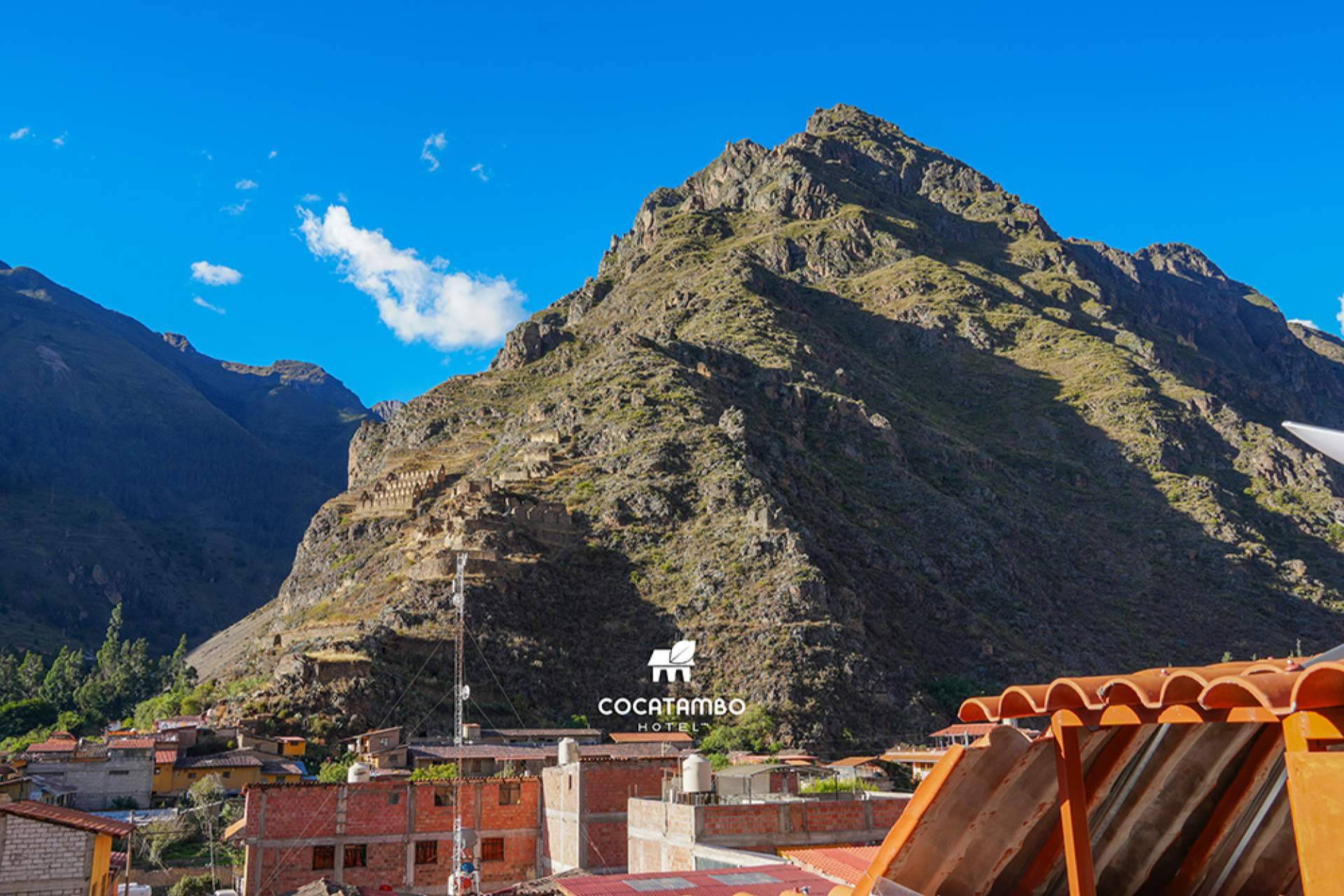 Cocatambo, el hotel con vistas directas a las ruinas de Ollantaytambo y Pinkuylluna