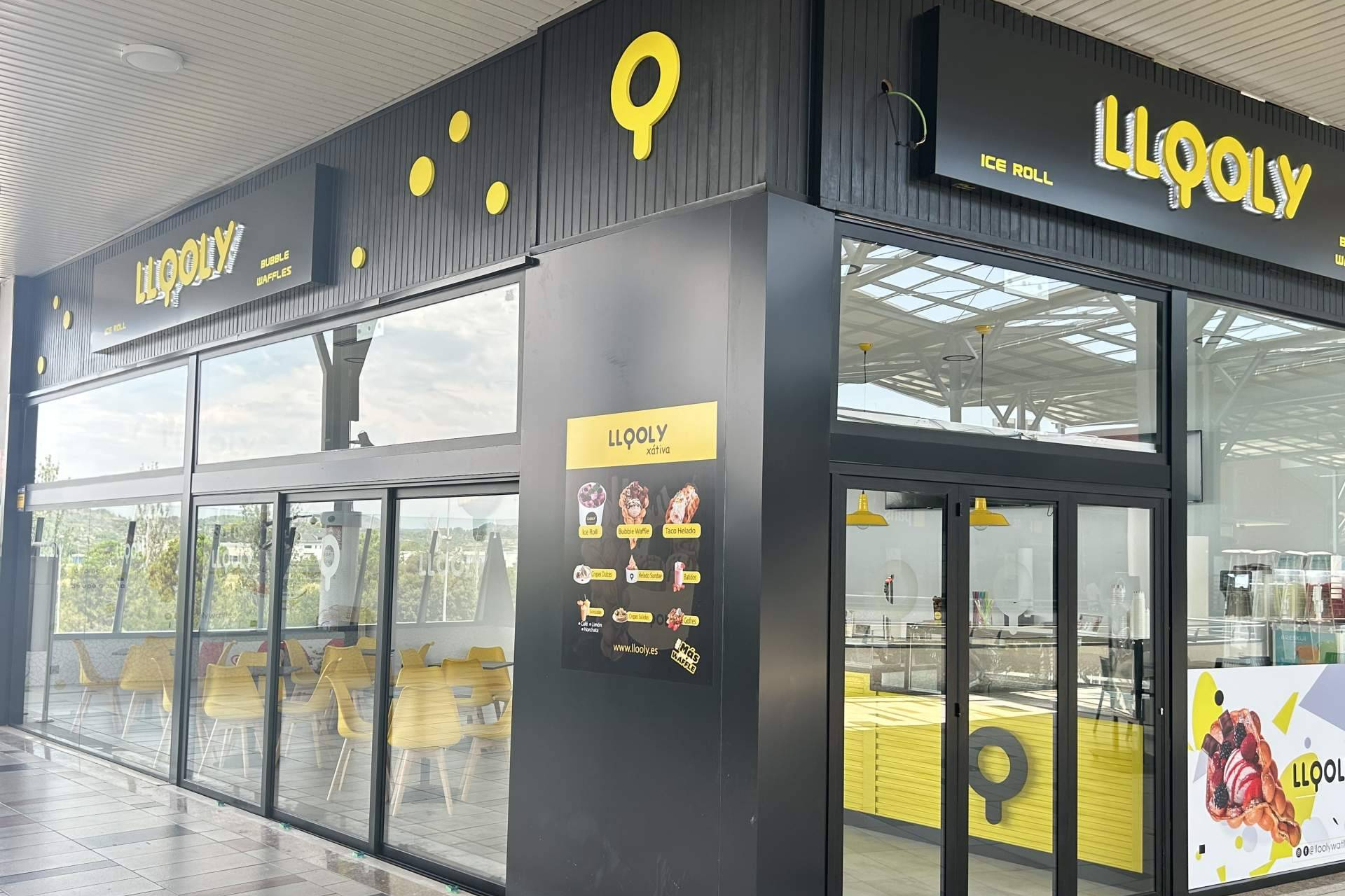 Nueva apertura de LLOOLY frente a Joaquín Sorolla con bubble waffles, ice rolls y carta de bakery