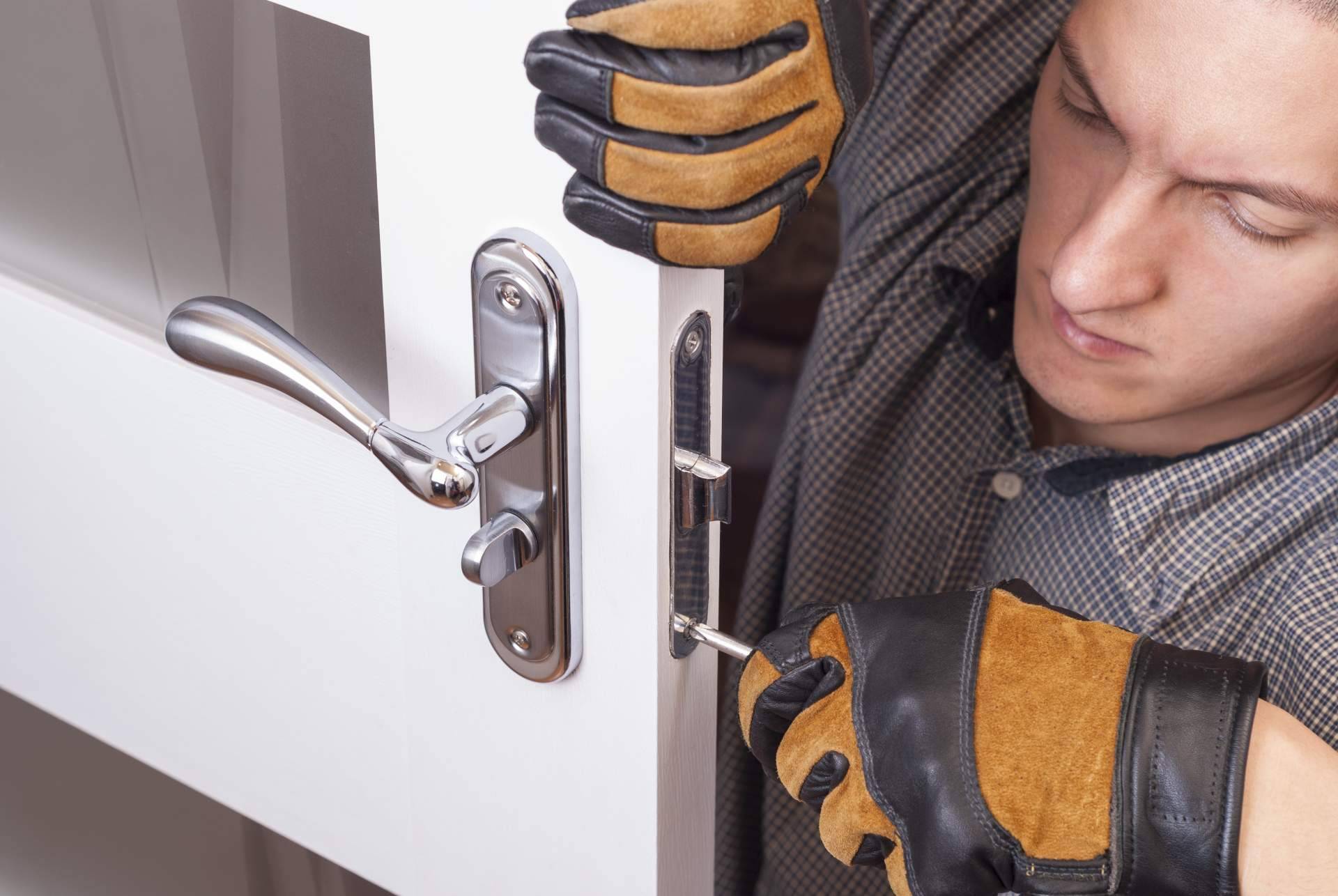 Servicios profesionales de cerrajería y cambio de llaves en Villajoyosa y Altea, disponibles 24 horas