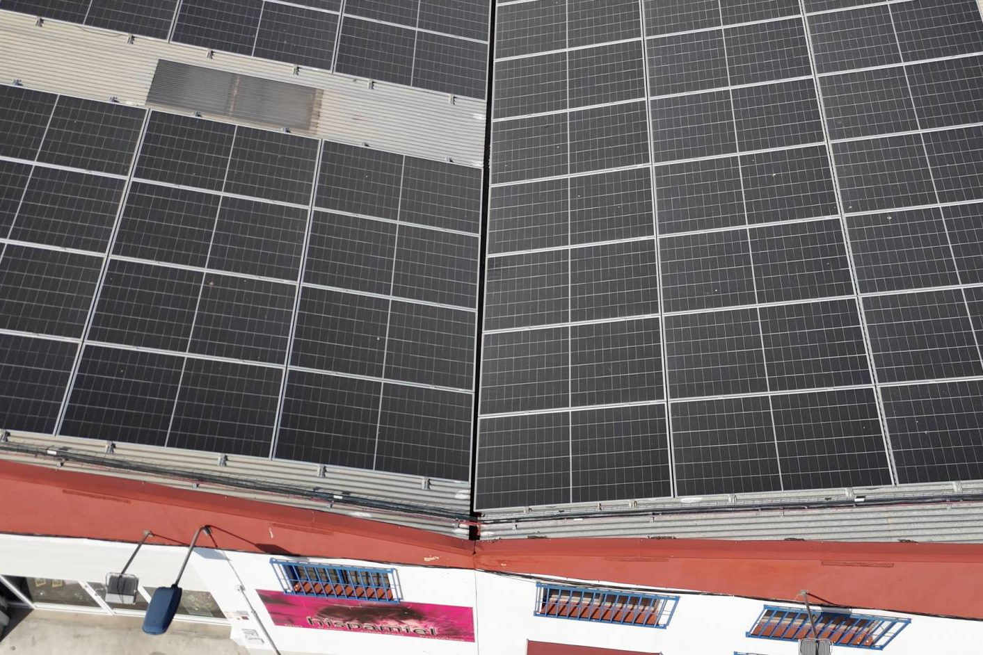 Renta sin inversión; cubiertas solares como fuente de ingresos estables