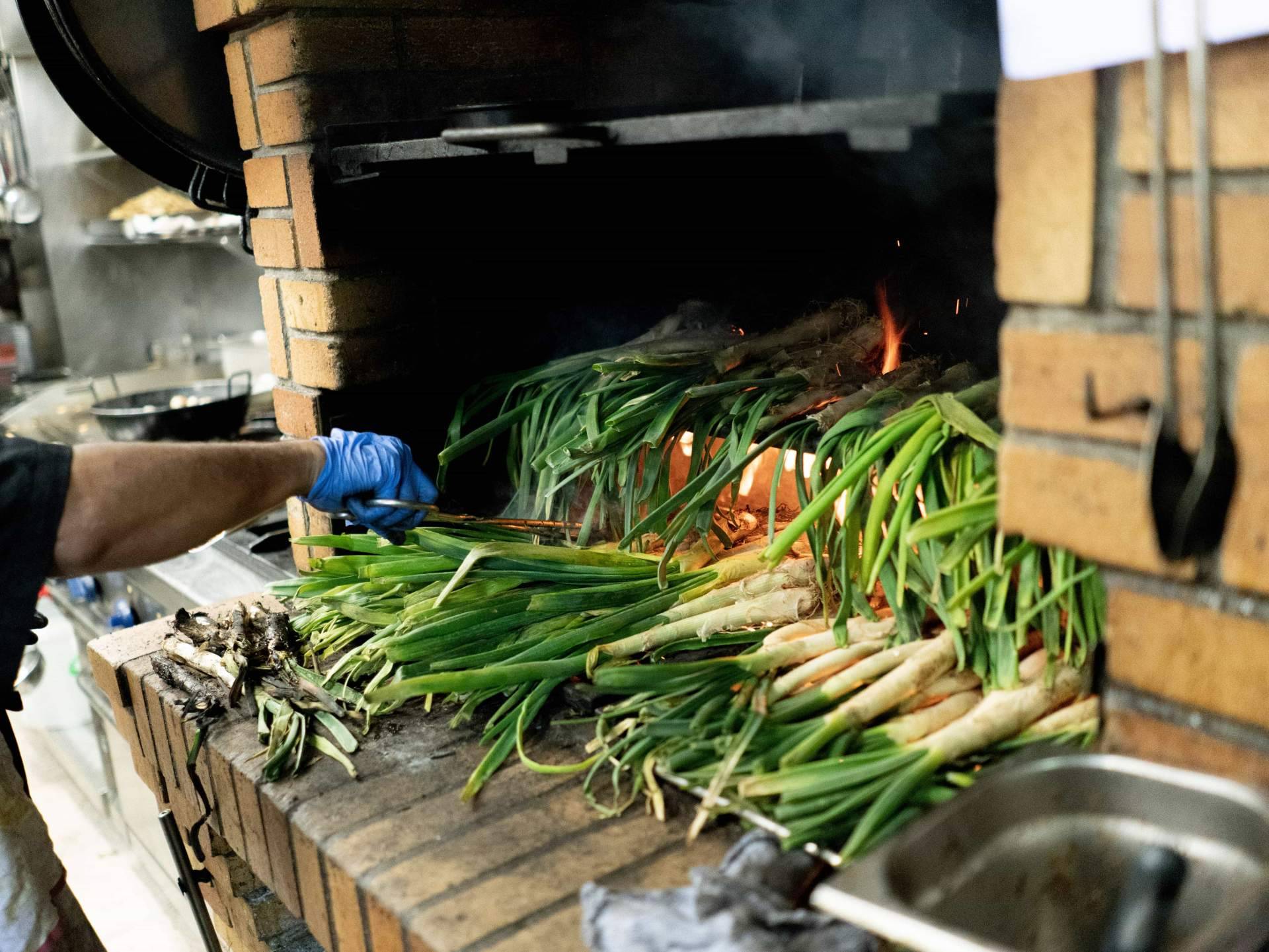 Una propuesta diferente para saborear calçots en Barcelona; Pasa Tapas