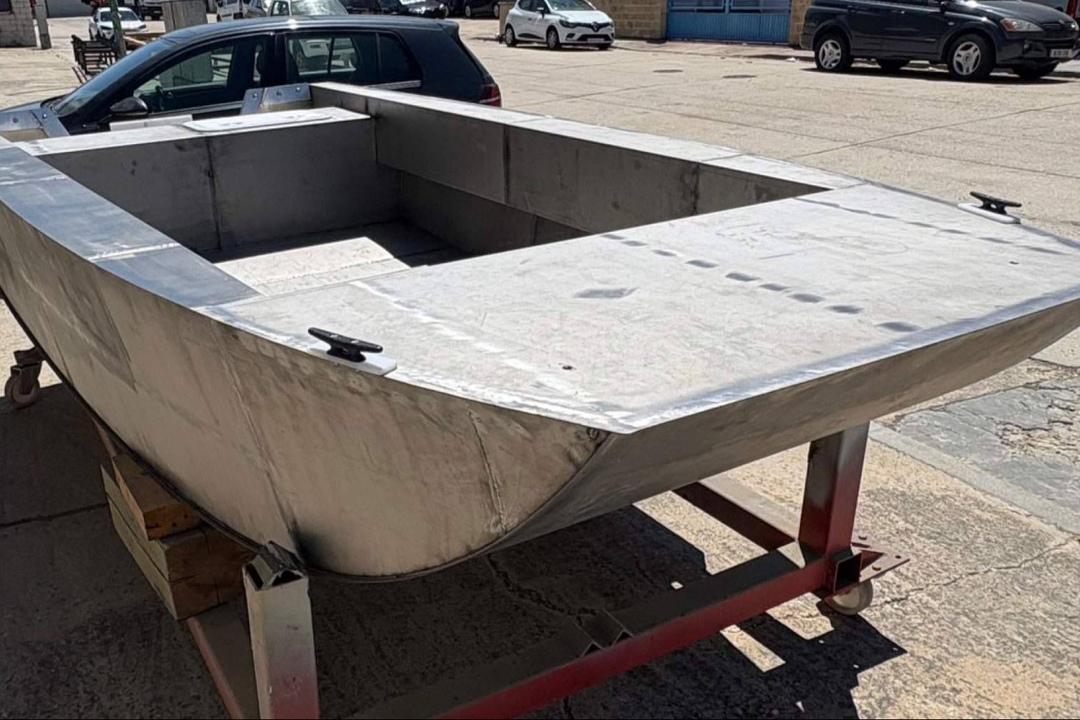 Moggaro abre una nueva línea de producto usando el titanio como material de construcción