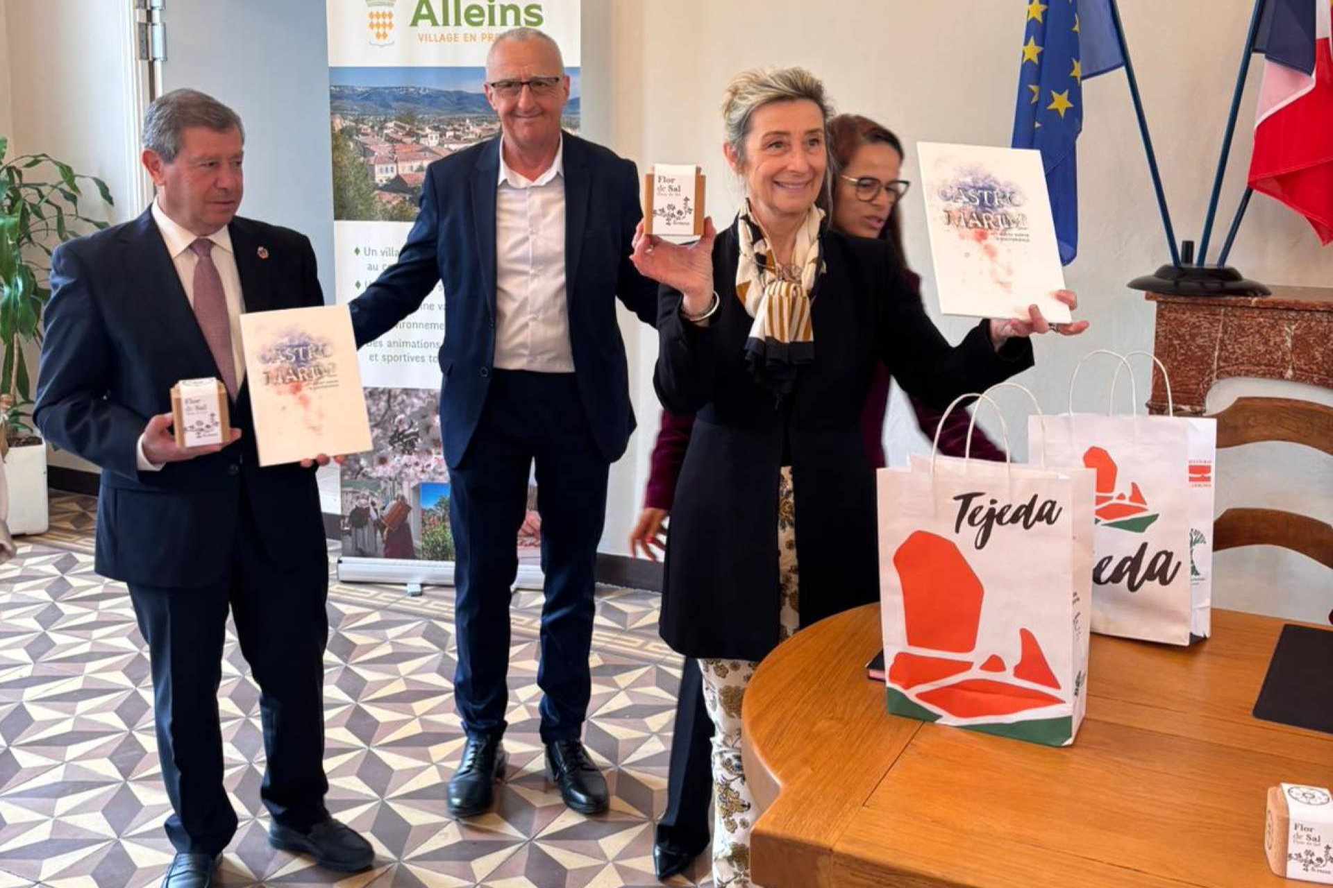 Tejeda sella con Alleins y Castro Marim un hermanamiento nacido en las Fiestas del Almendro en Flor