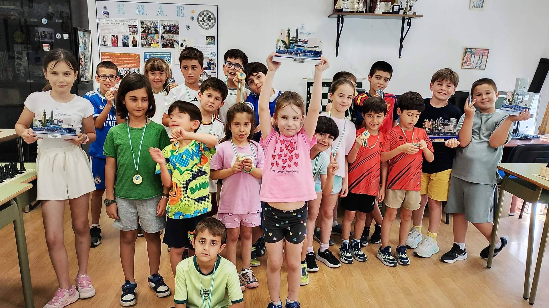 La Escuela Municipal de Ajedrez de Estepona cierra el curso con una semana de torneos y más de un centenar de participantes