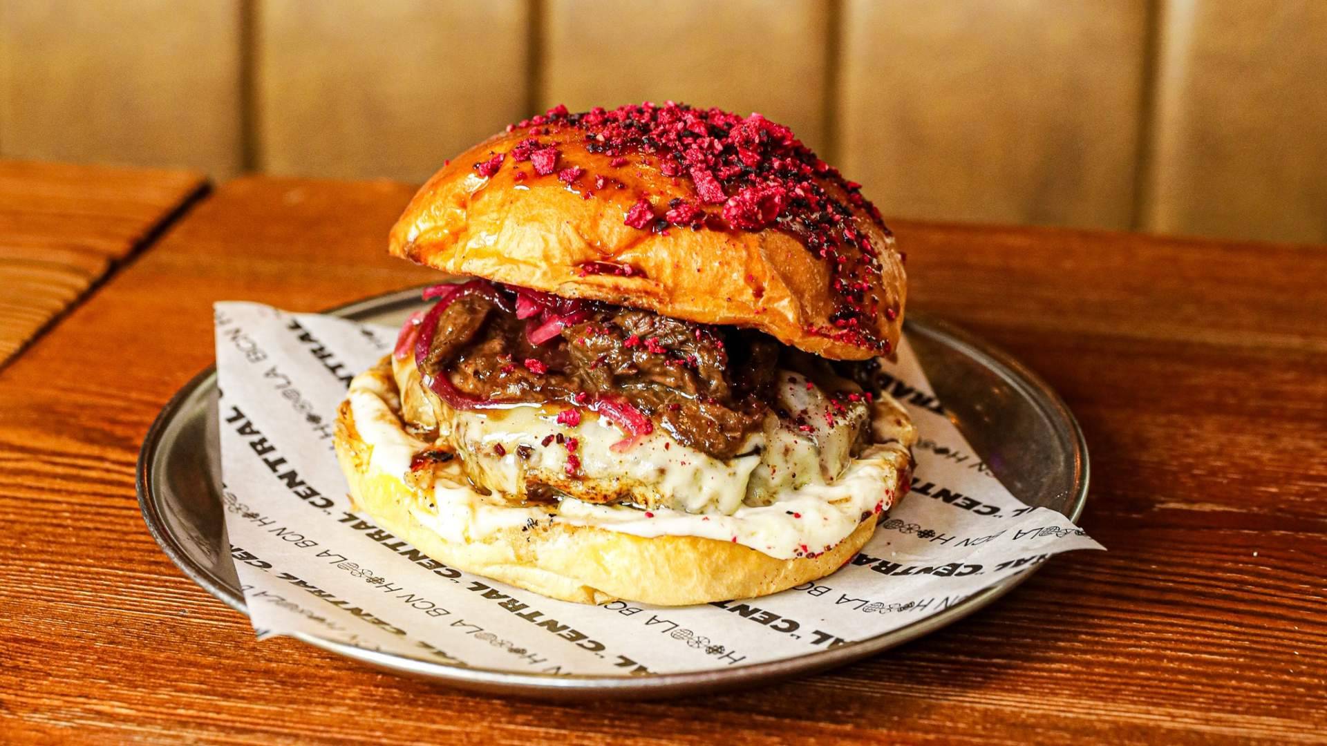 La Central reivindica las burgers en Barcelona con identidad propia en un mercado que deja atrás la moda