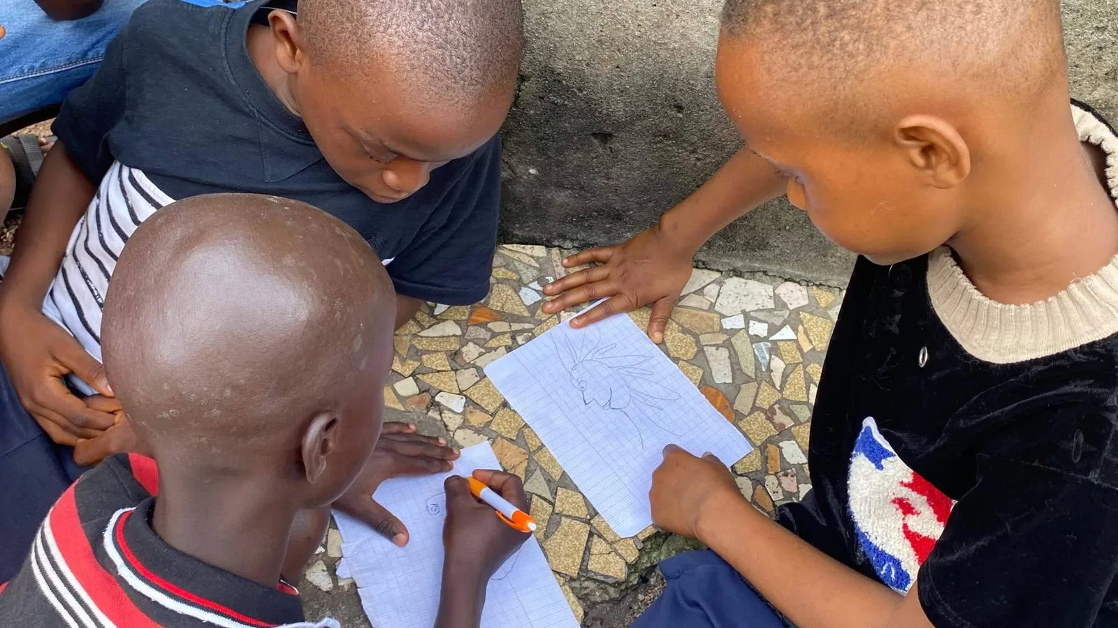 Del corazón de España a África; los mandalas solidarios que impulsa Catanur