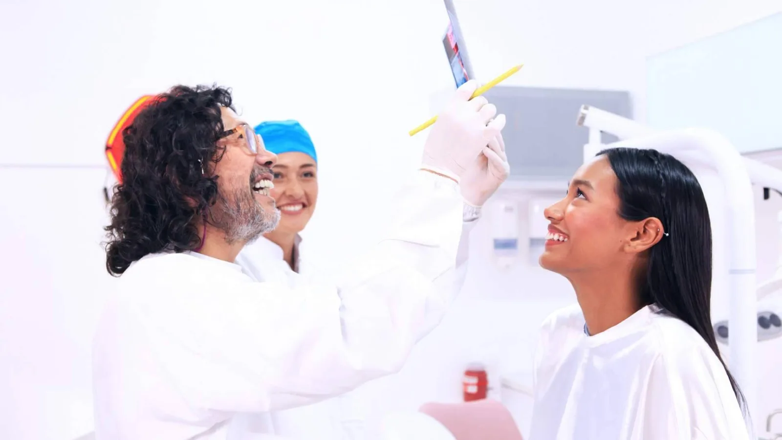 Cómo el Dr. Marlon Becerra ha contribuido a posicionar la odontología colombiana en el ámbito internacional