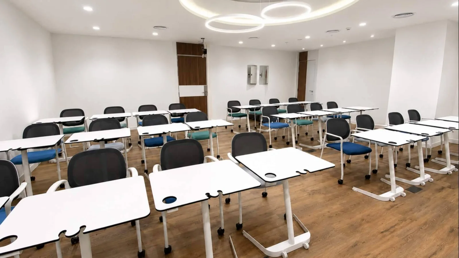 Mercaoficina impulsa el equipamiento escolar con soluciones funcionales para aulas